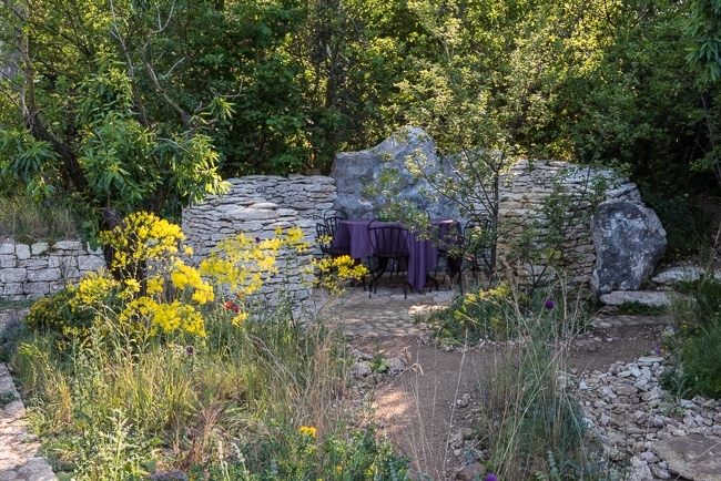 A mediterranean style garden