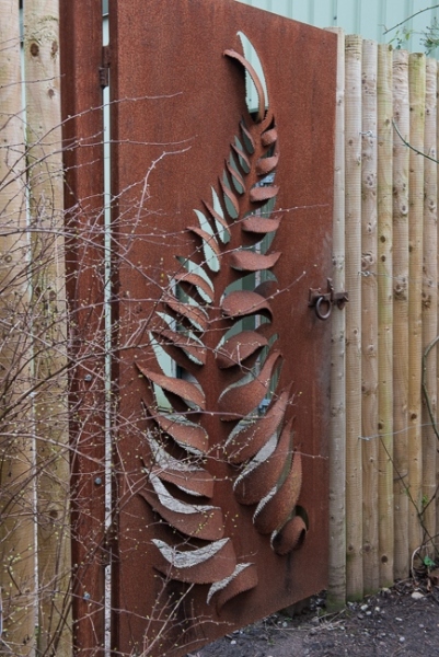 Metal  gate