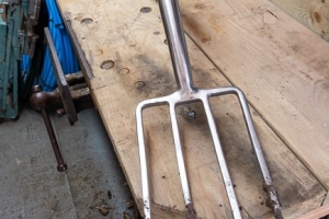 Repairing digging fork